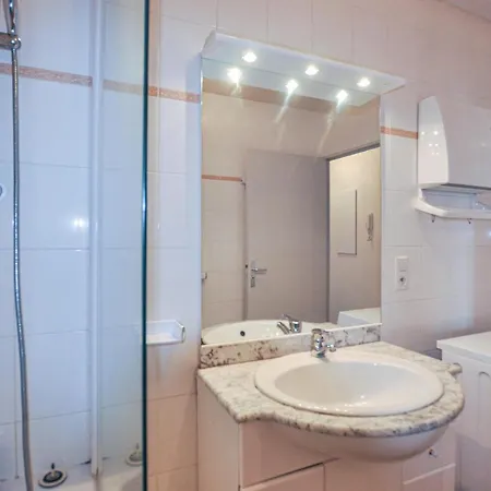 3 Bedroom In En Roussillon *