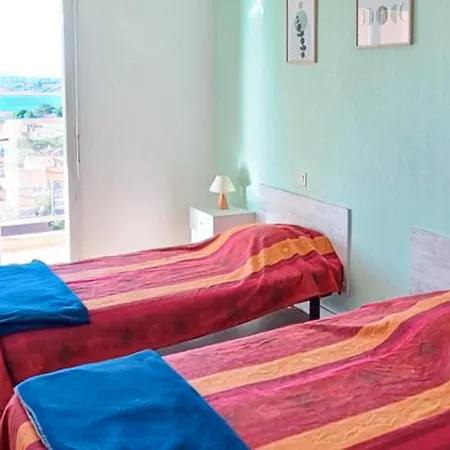 Apartment 3 Bedroom In En Roussillon