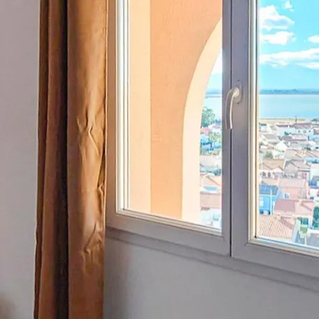 3 Bedroom In En Roussillon Apartment *